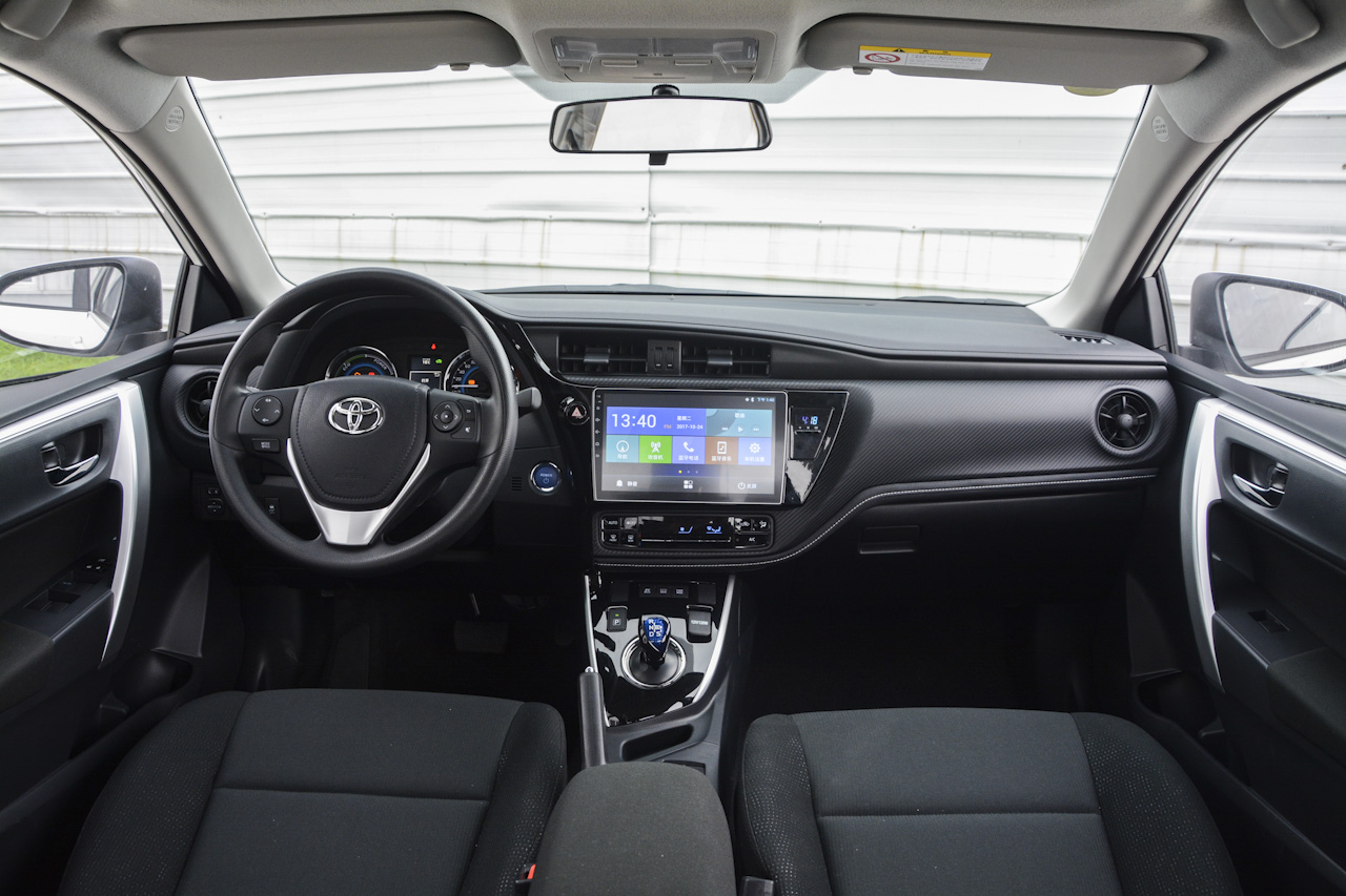 【丰田2017款雷凌改款双擎1.8L自动精英版天