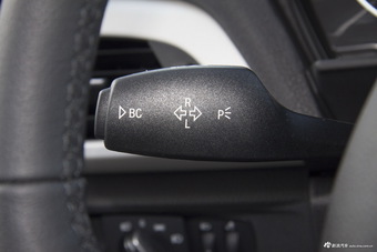 2016款宝马1系118i 1.5T自动领先型