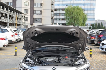 2018款宝马1系118i自动设计套装型