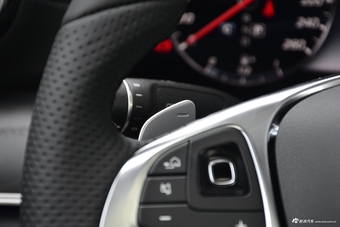 2018款奔驰E级改款2.0T自动 300L 运动豪华型