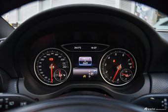 2017款奔驰A级 A200 1.6T自动动感型