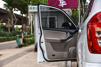 2016款瑞虎3 1.6L自动尊尚版