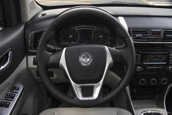 2016款风行S500 1.5L手动舒适型 闪耀金