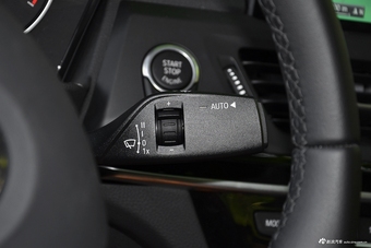 2017款宝马1系118i自动设计套装型