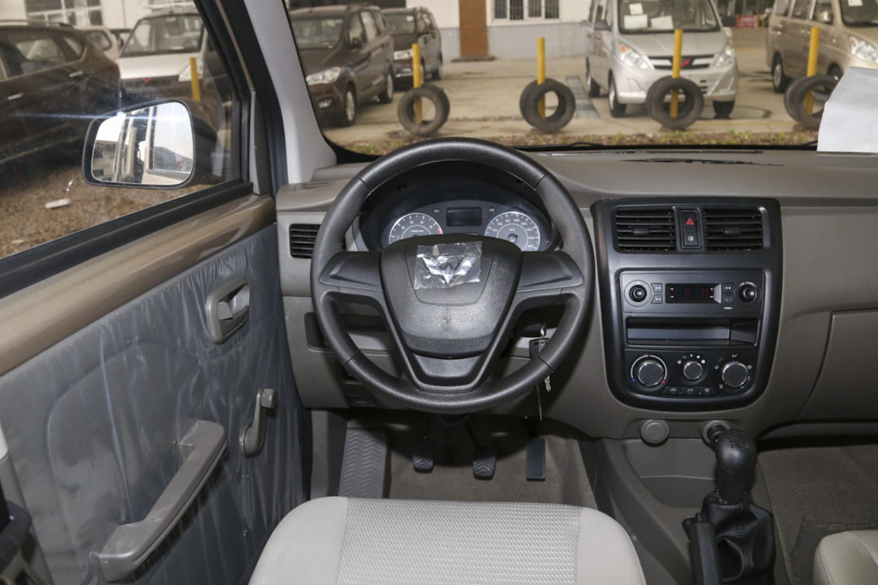 2012款五菱荣光1.5L加长标准型