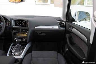 2017款奥迪Q5 2.0T自动40TFSI豪华型（白）