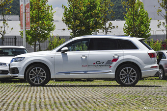 2016款奥迪Q7 3.0T自动45TFS S-Line运动型