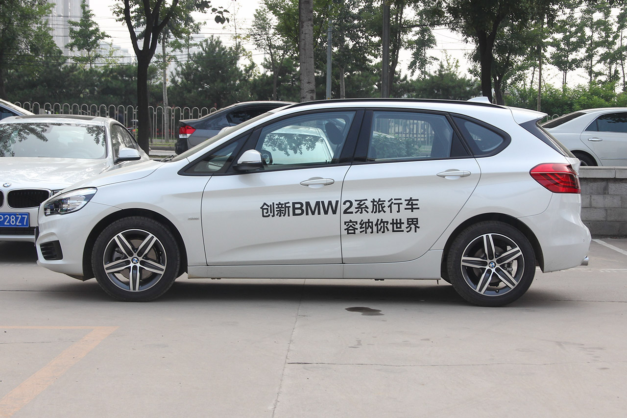 2016款宝马2系旅行车218i 1.5T自动运动设计套装