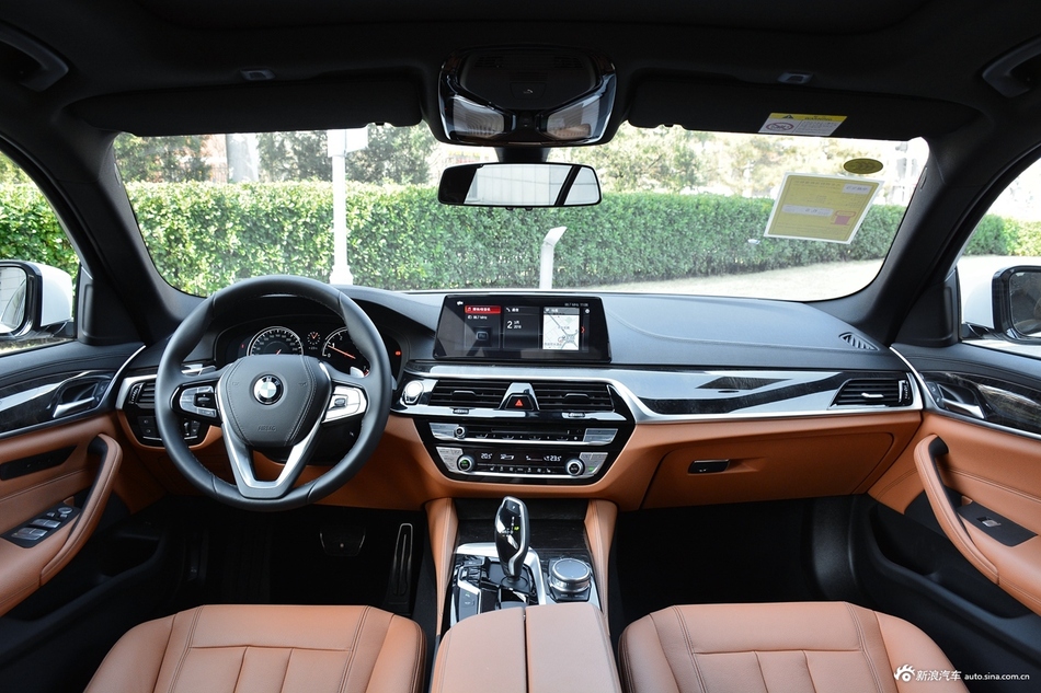 2018款宝马5系改款2.0T自动530Li领先型M运动套装