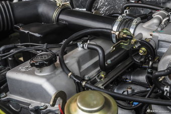 2013款 勇士 2.7L 三门四驱汽油版