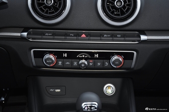 2018款奥迪A3 30周年型2.0T自动Sportback 40 TFSI风尚型