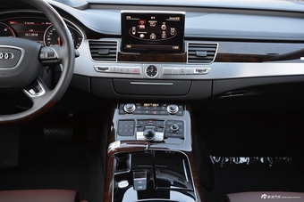2017款奥迪A8L 4.0T自动60 TFSI quattro豪华型
