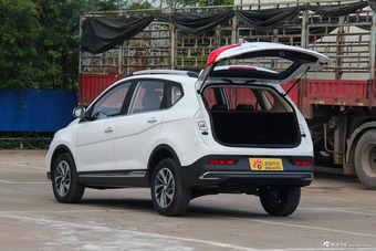 2017款宝骏560 1.5T DCT尊享型