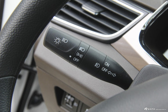 2017款宝骏310W 1.5L手动豪华型