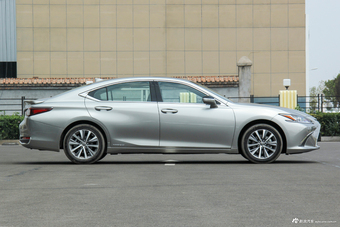 2018款雷克萨斯ES 2.5L自动300h卓越版