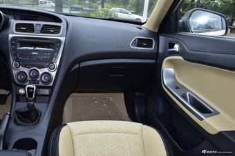 2015款海马福美来1.6L手动品尚型