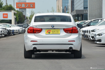 2018款宝马1系120i自动设计套装型