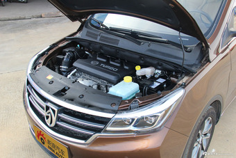 2017款宝骏730 1.5T手动豪华型7座