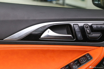 2017款英菲尼迪QX30 2.0T自动四驱运动版