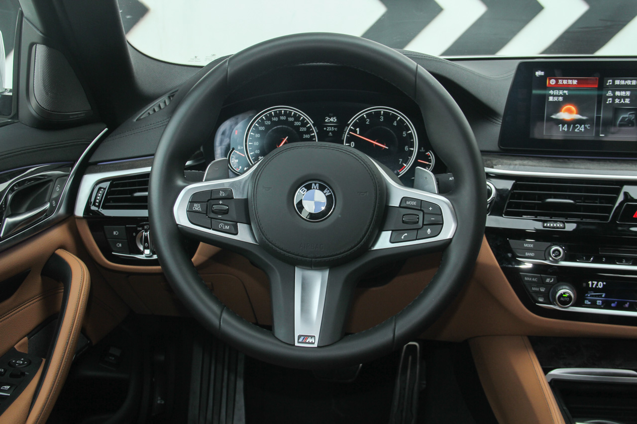 2018款宝马5系2.0T自动530Li领先型 M运动套装