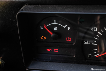 2016款BJ 212 2.0L手动三角门四驱豪华型 国V