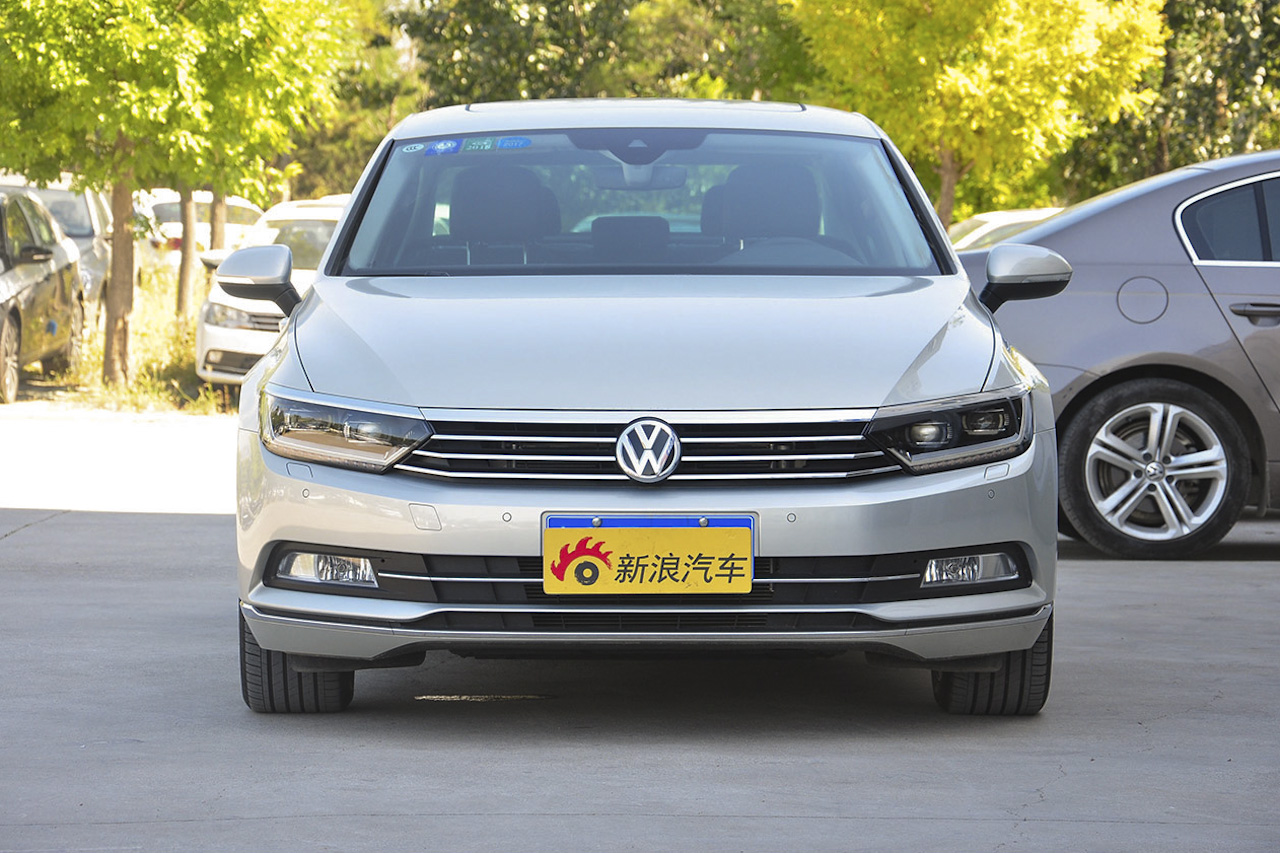 2017款迈腾2.0T自动380TSI DSG旗舰型