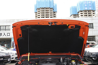 2018款牧马人2.0T自动四门撒哈拉版