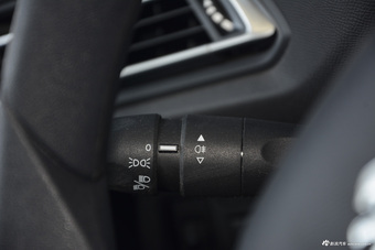 2016款标致308 1.6L手动时尚版