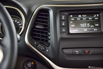 2016款自由光2.4L自动领先版 星光银