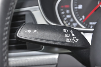 2017款奥迪A6L 3.0T自动45TFSI quattro运动型