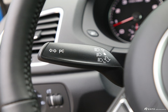 2017款奥迪Q3 2.0T自动35 TFSI时尚型 