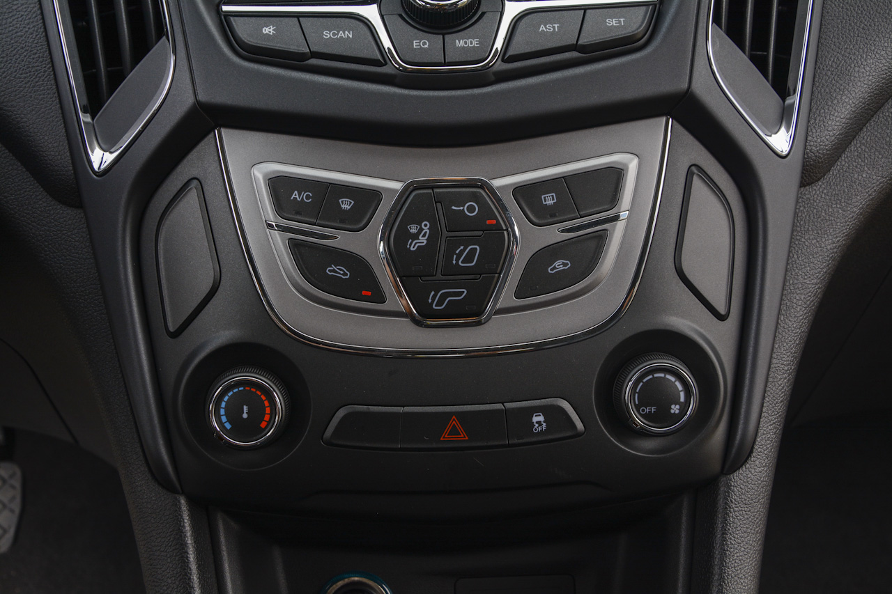 2017款艾瑞泽5 1.5L手动领潮版