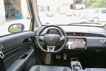 2018款众泰E200飞鱼座