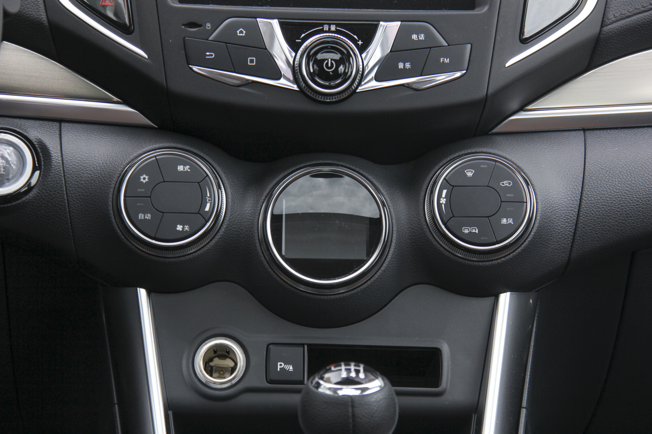 2018款比亚迪宋1.5TID手动智联尊享型