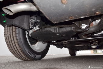 2019款沃尔沃XC40 2.0T四驱正午熔岩红T4