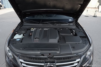 2016款众泰Z700 1.8T自动DCT典雅型 宝石红