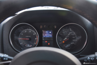 2016款北京BJ40L 2.3T自动四驱尊享版