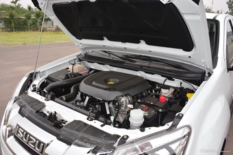 2018款铃拓2.5T手动四驱豪华款JE4D25Q5A