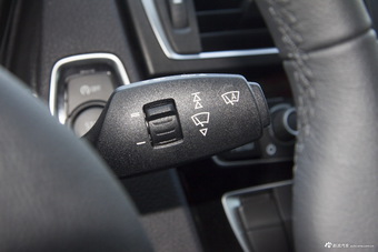 2016款宝马1系118i 1.5T自动领先型