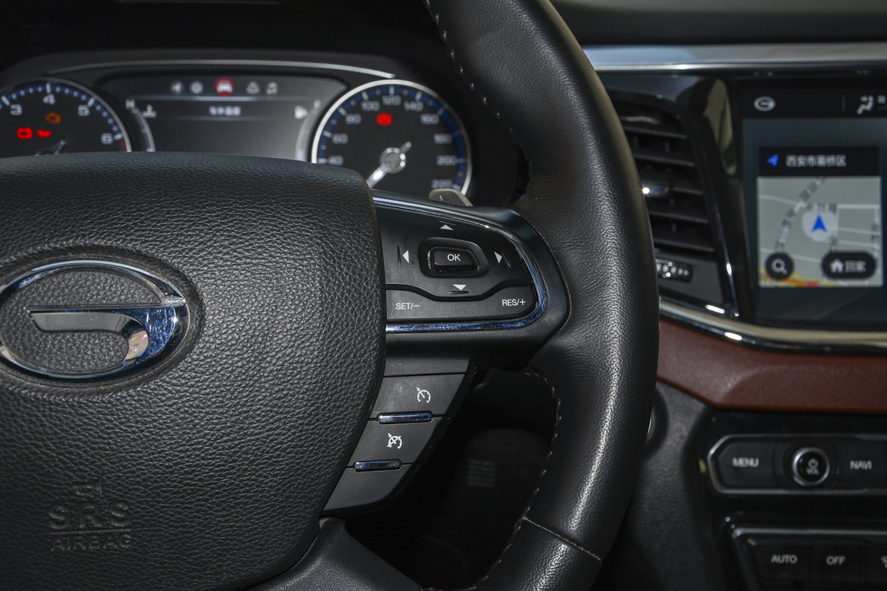 2017款传祺GS8 2.0T自动两驱豪华智联版320T