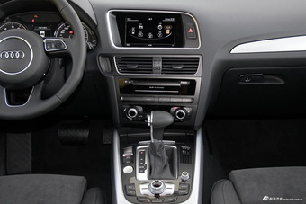 2017款奥迪Q5 2.0T自动40TFSI豪华型（白）