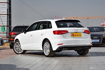 2018款奥迪A3 30周年型2.0T自动Sportback 40 TFSI风尚型