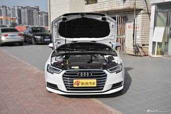 2018款奥迪A3 30周年型2.0T自动Sportback 40 TFSI风尚型