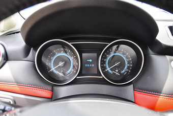 2016款哈弗H1 1.5L自动舒适型蓝标改款 钛白