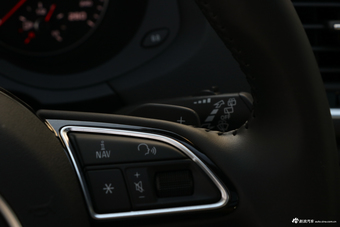 2018款奥迪Q3 30周年年型 35 TFSI时尚型