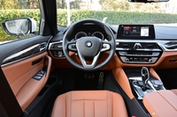 2018款宝马5系改款2.0T自动530Li领先型M运动套装