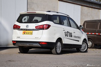 2017款北汽威旺 M50F 1.5L 手动豪华型 白色