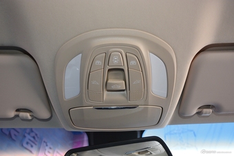 2017款宝骏560 1.5T DCT旗舰型7座