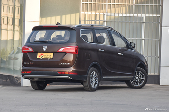 2017款宝骏730 1.5T手动风尚型7座