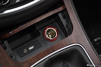 2017款宝骏560律动版1.5T手动乐享型